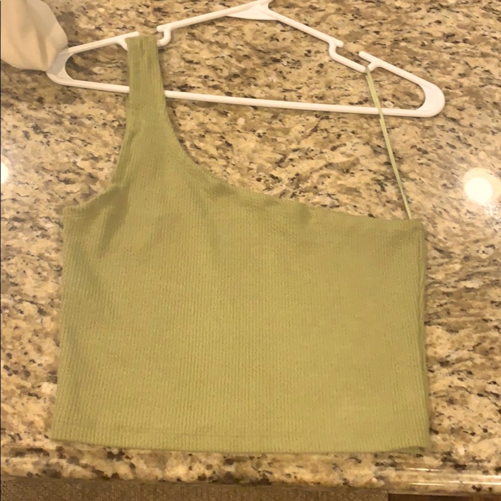 One shoulder crop top